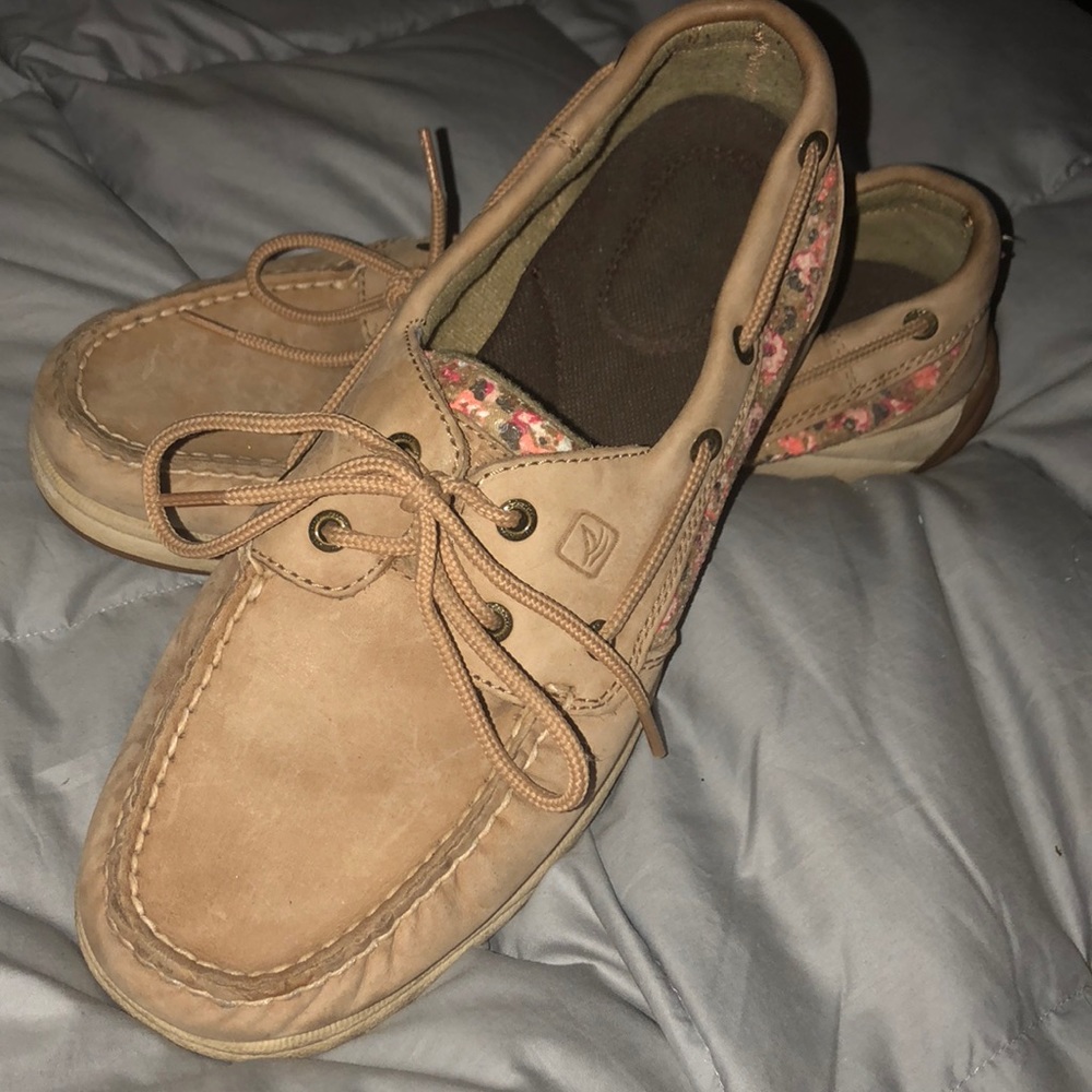 Size 9 sparkly flower pattern Sperry shoes